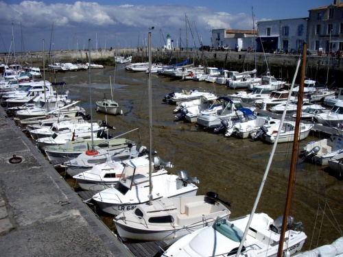 Porto turistico di La Flotte (FR) con bassa marea13/08/2010foto di Paolo Morini