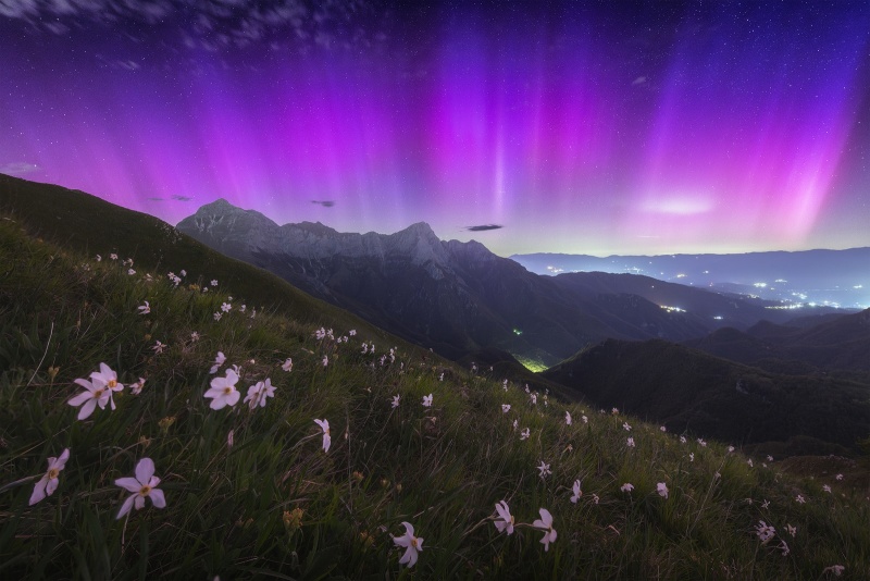 File:Aurora Boreale - Monte Croce - Maggio 2024.jpg