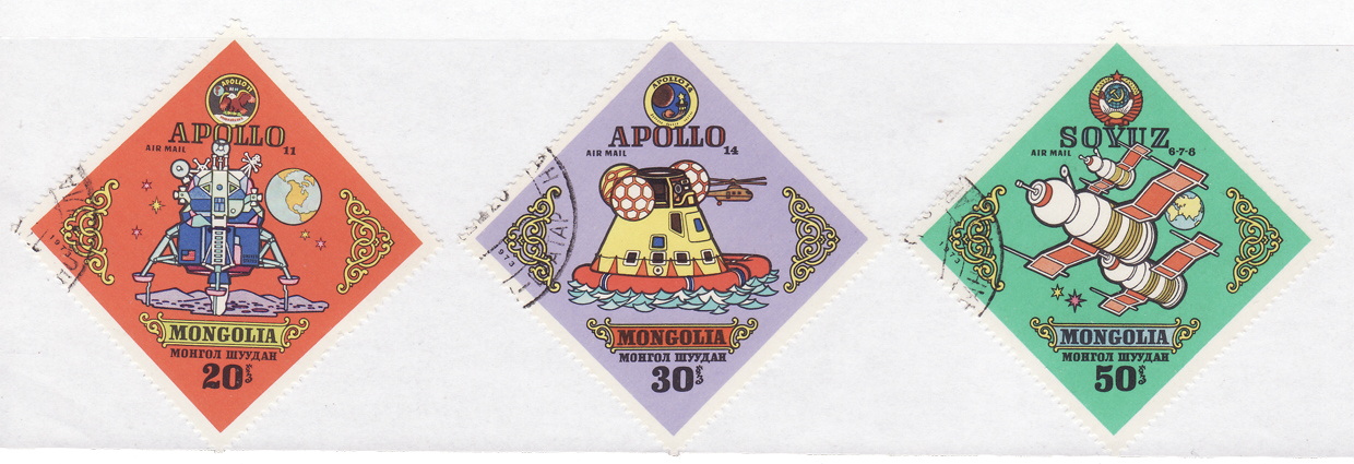 Immagine:Apollo_11_Apollo_14_Soyuz_6-7-8_-_Mongolia_-_1973.jpg