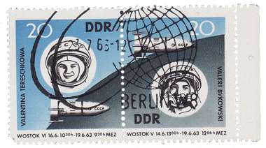 Immagine:Vostok_6_Valentina_Tereshkova_Vostok_5_Valery_Bykovsky_-_DDR_1963.jpg