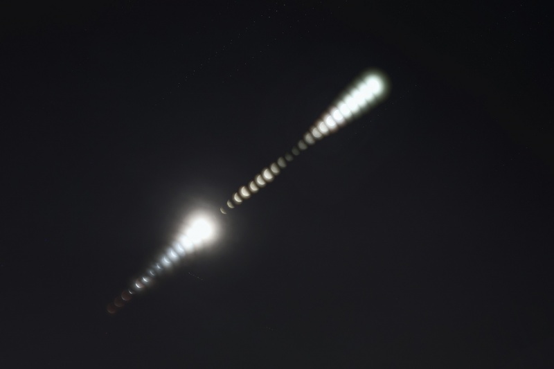 File:Barrella Eclipse 1min.JPG