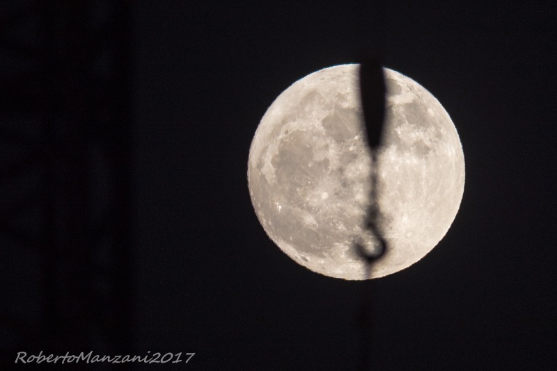 File:Superluna Roberto Manzani - Piombino (2).jpg